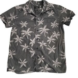 Like New! Quicksilver Short Sleeve Button Down Size Small